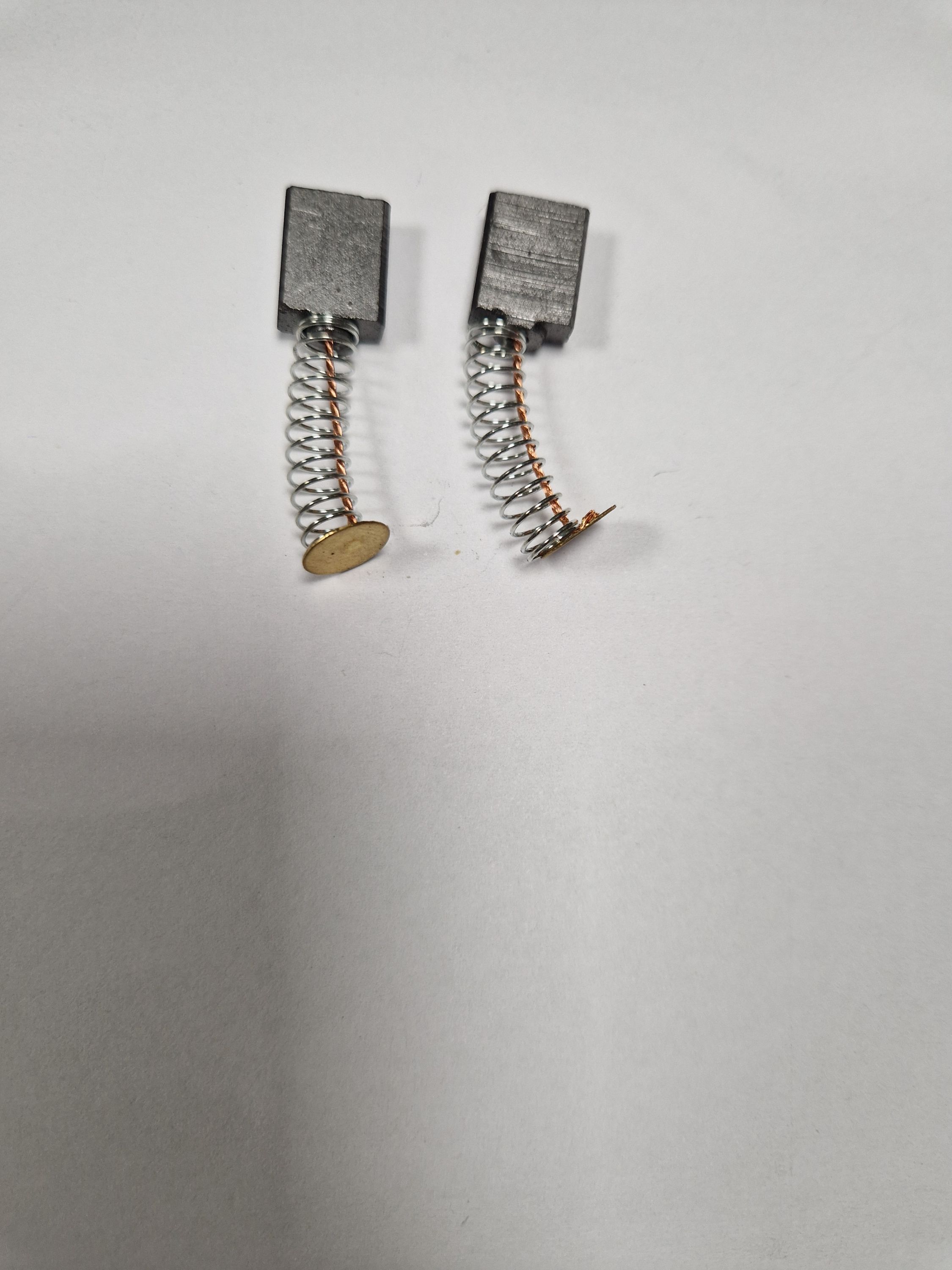 SZÉNKEFE RUGÓS 5x11x13,6 termék fő termékképe