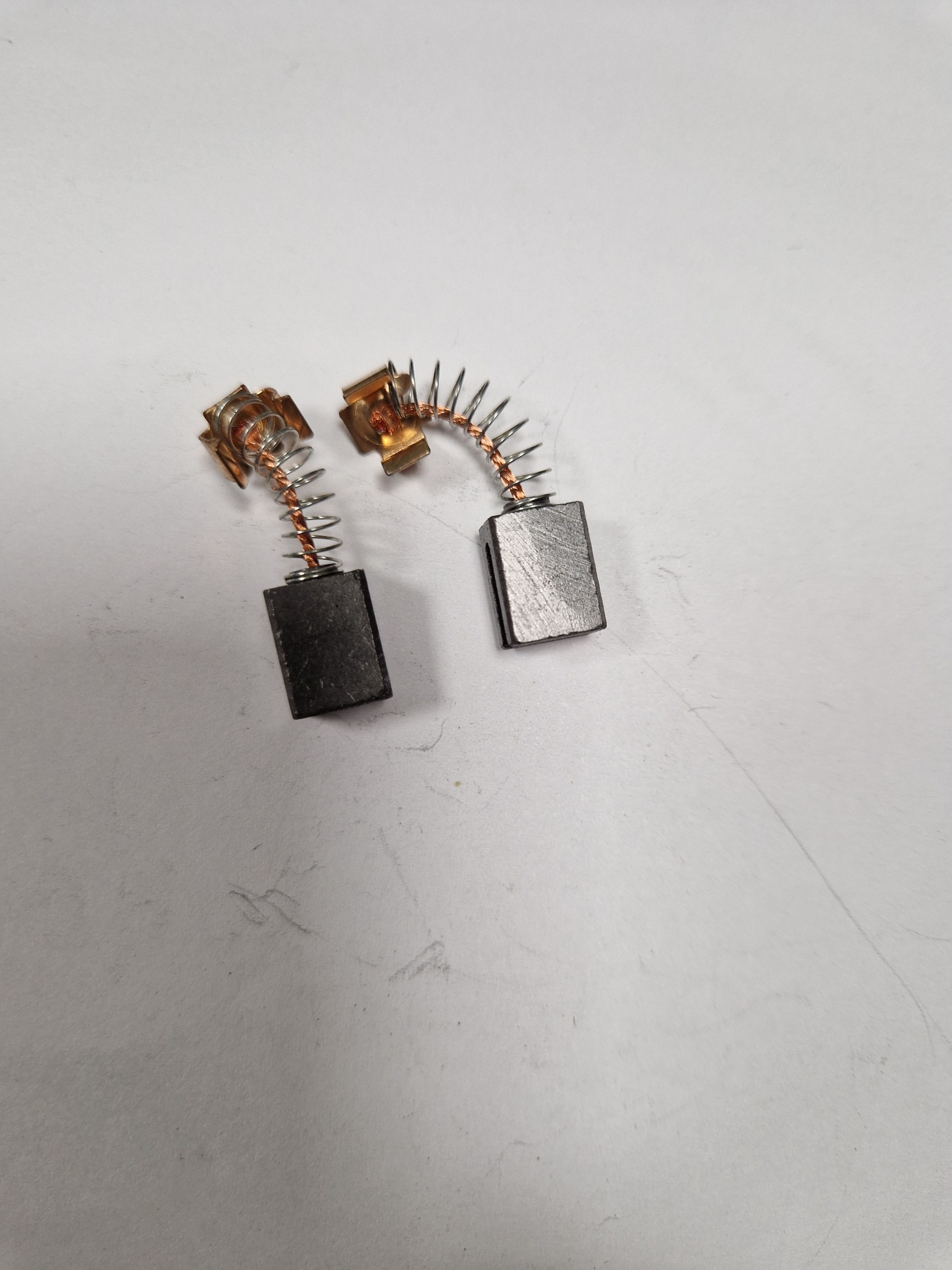 SZÉNKEFE RUGÓS 6x9x11,2 termék fő termékképe