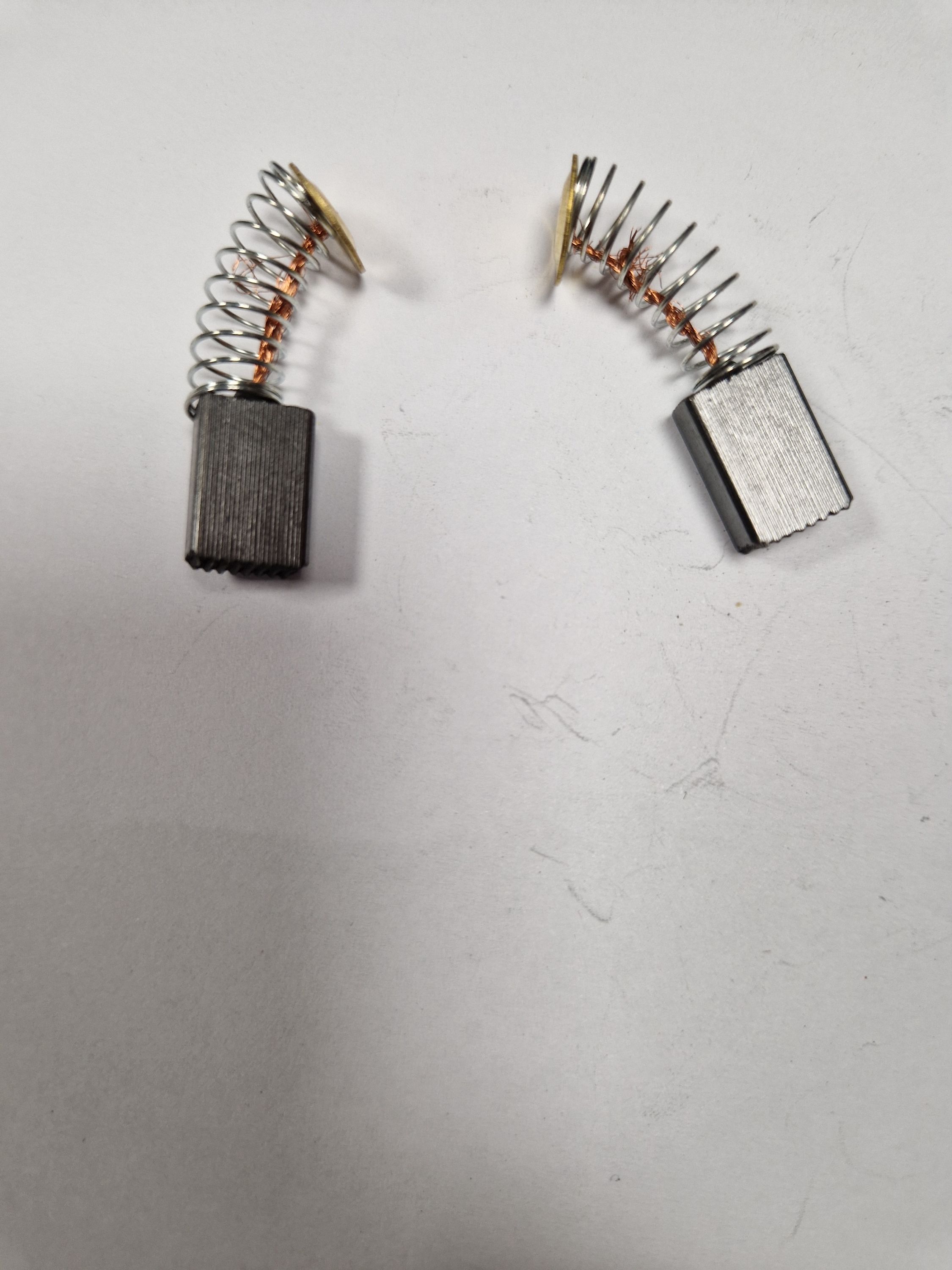 SZÉNKEFE RUGÓS 6x10 termék fő termékképe