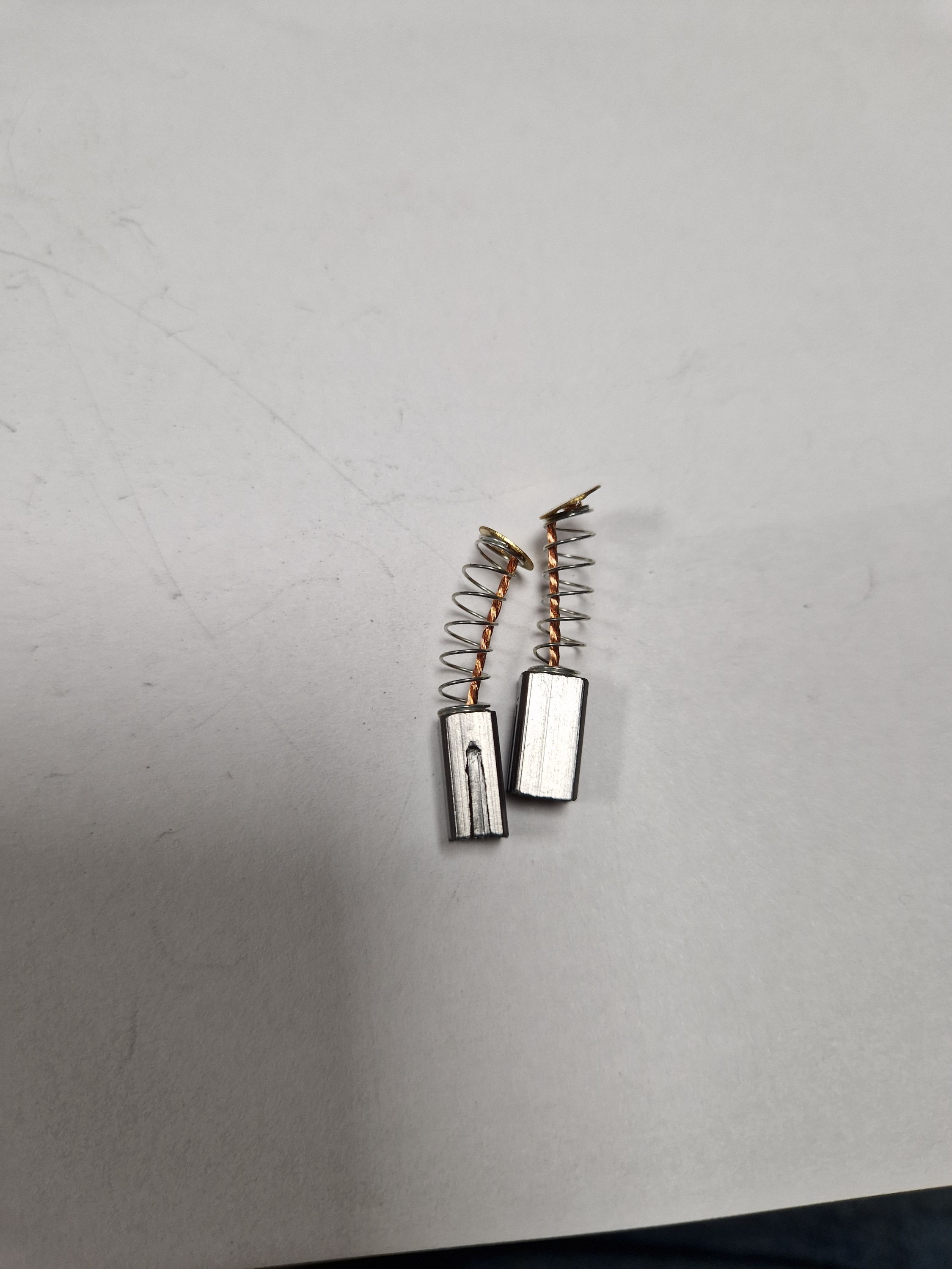 SZÉNKEFE RUGÓS 5x6x11,3 termék fő termékképe