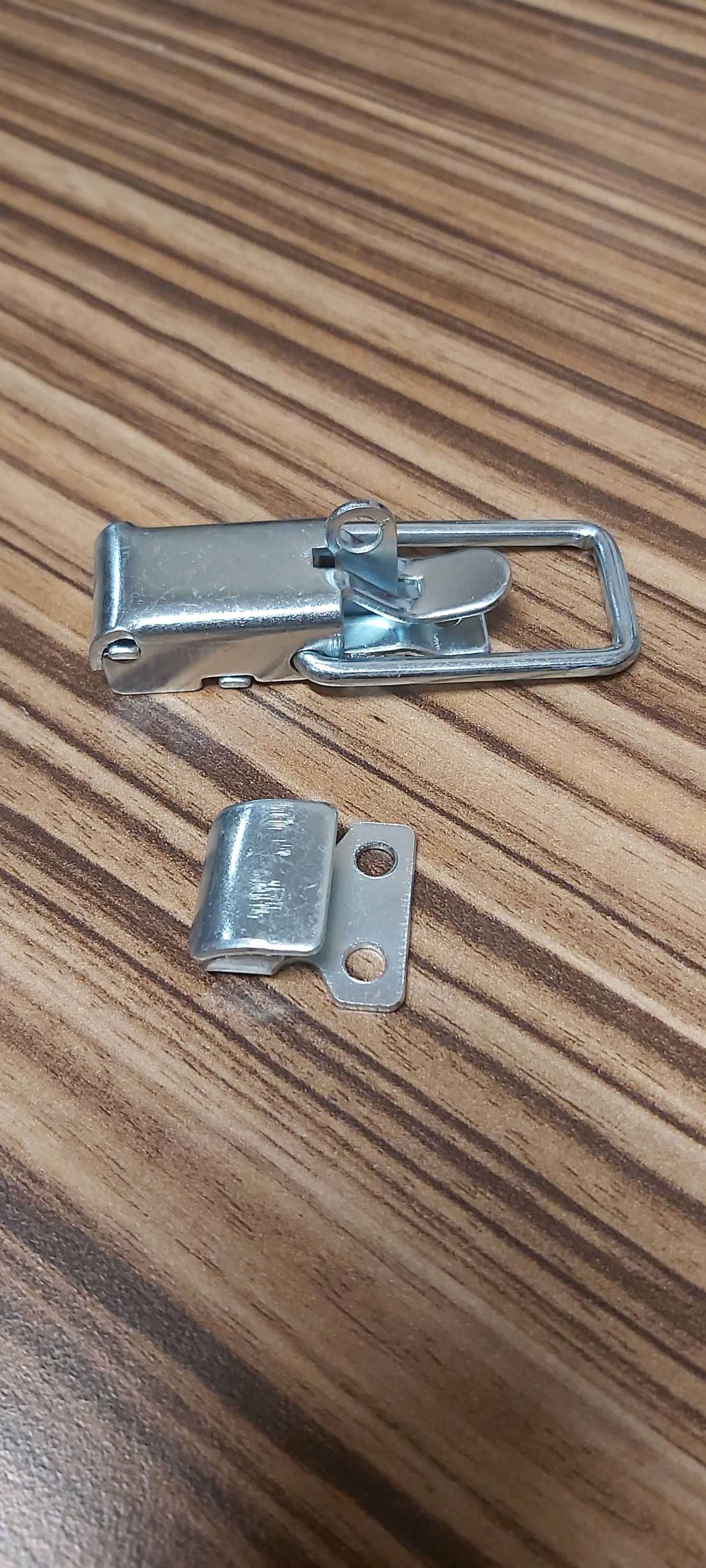 Békazár 6cm közepes horg. lakatolható termék fő termékképe