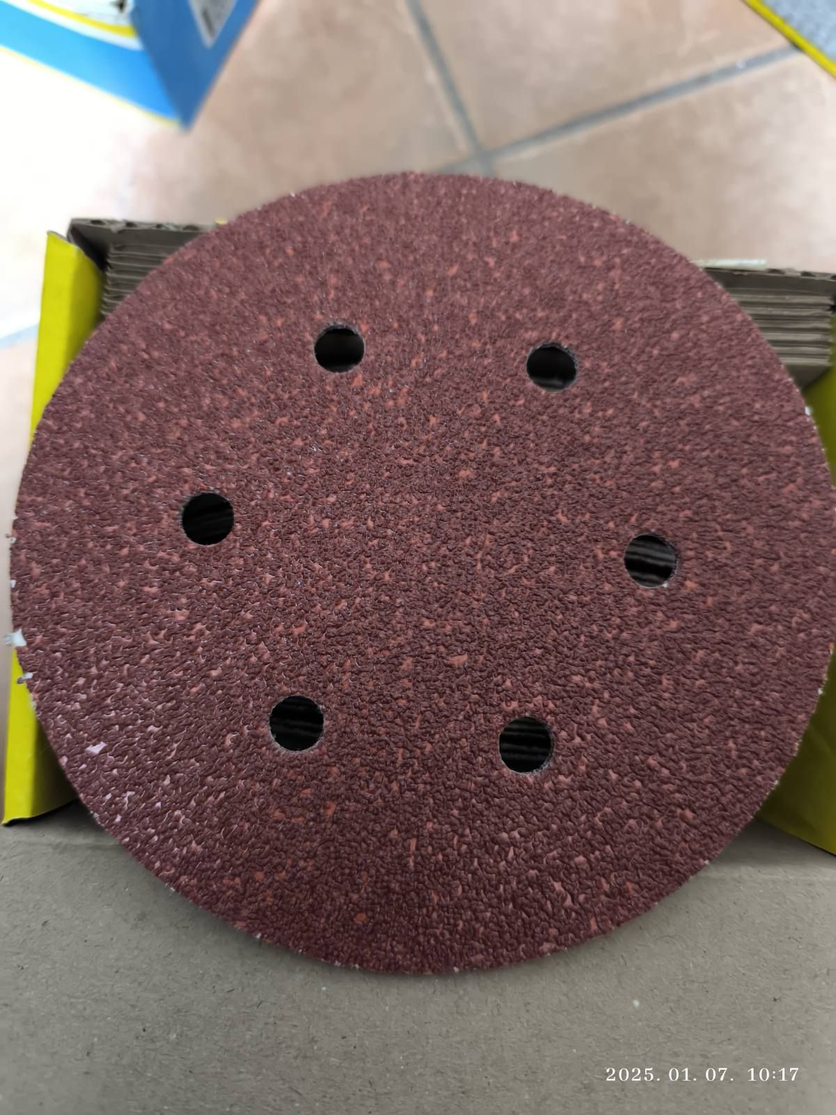 Klingspor csiszolópapír tépőzáras 150mm 6lyukas P60 termék fő termékképe