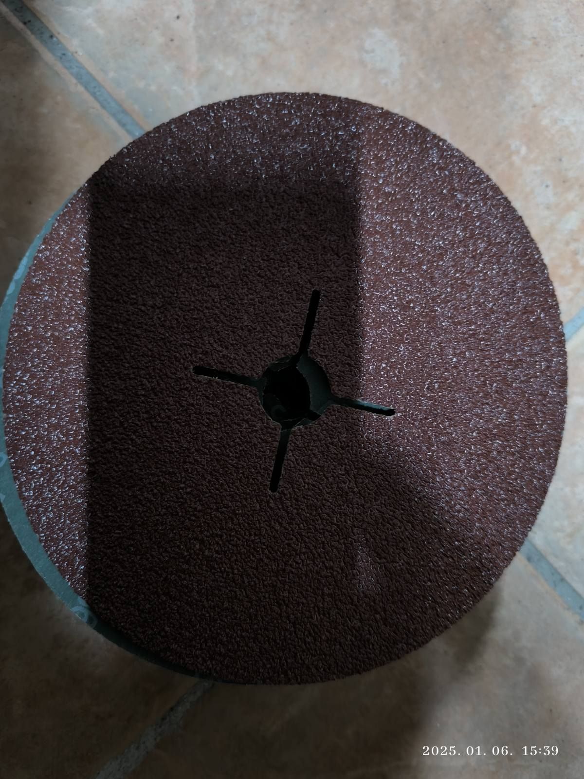 Hermes Fibertárcsa 180mm P24 termék fő termékképe