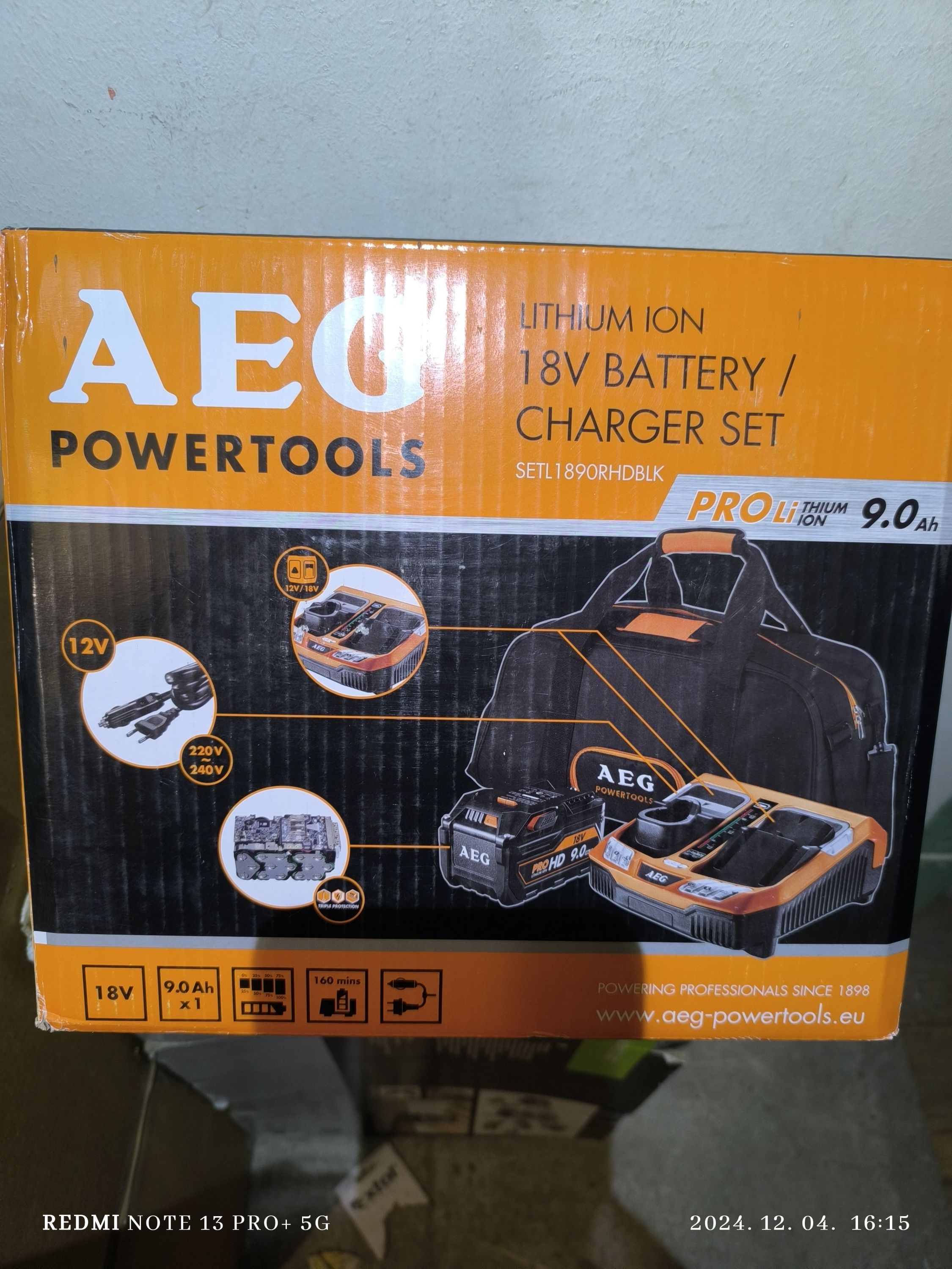 AEG Akkumlátor szett 1db 9.0Ah + töltő + szövettáska termék fő termékképe