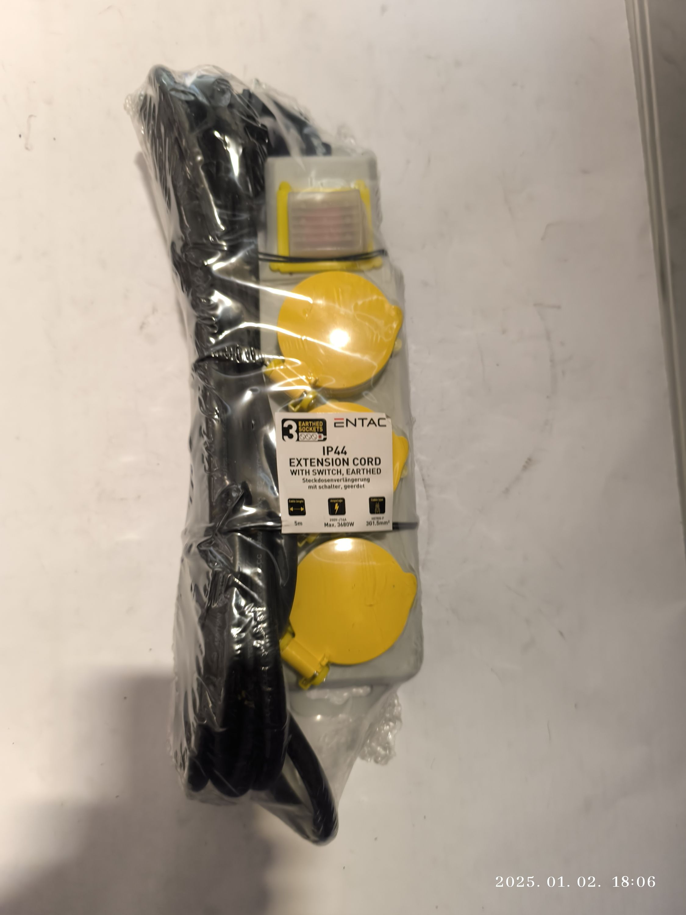 ENTAC Elosztó 3 foglalattal kapcsolóval 5m IP44 termék fő termékképe