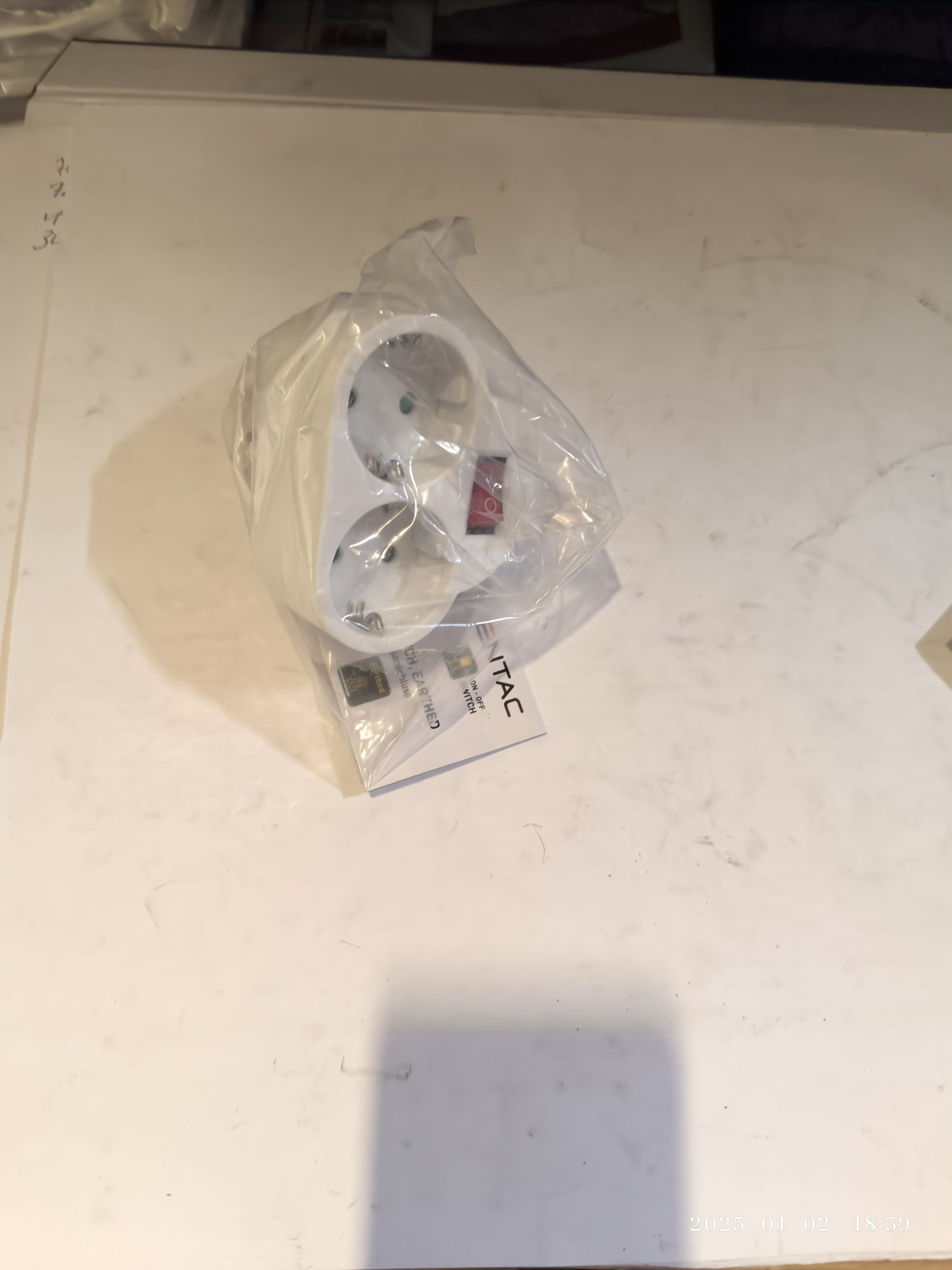 ENTAC Adapter 2 aljzat kapcsolóval termék fő termékképe