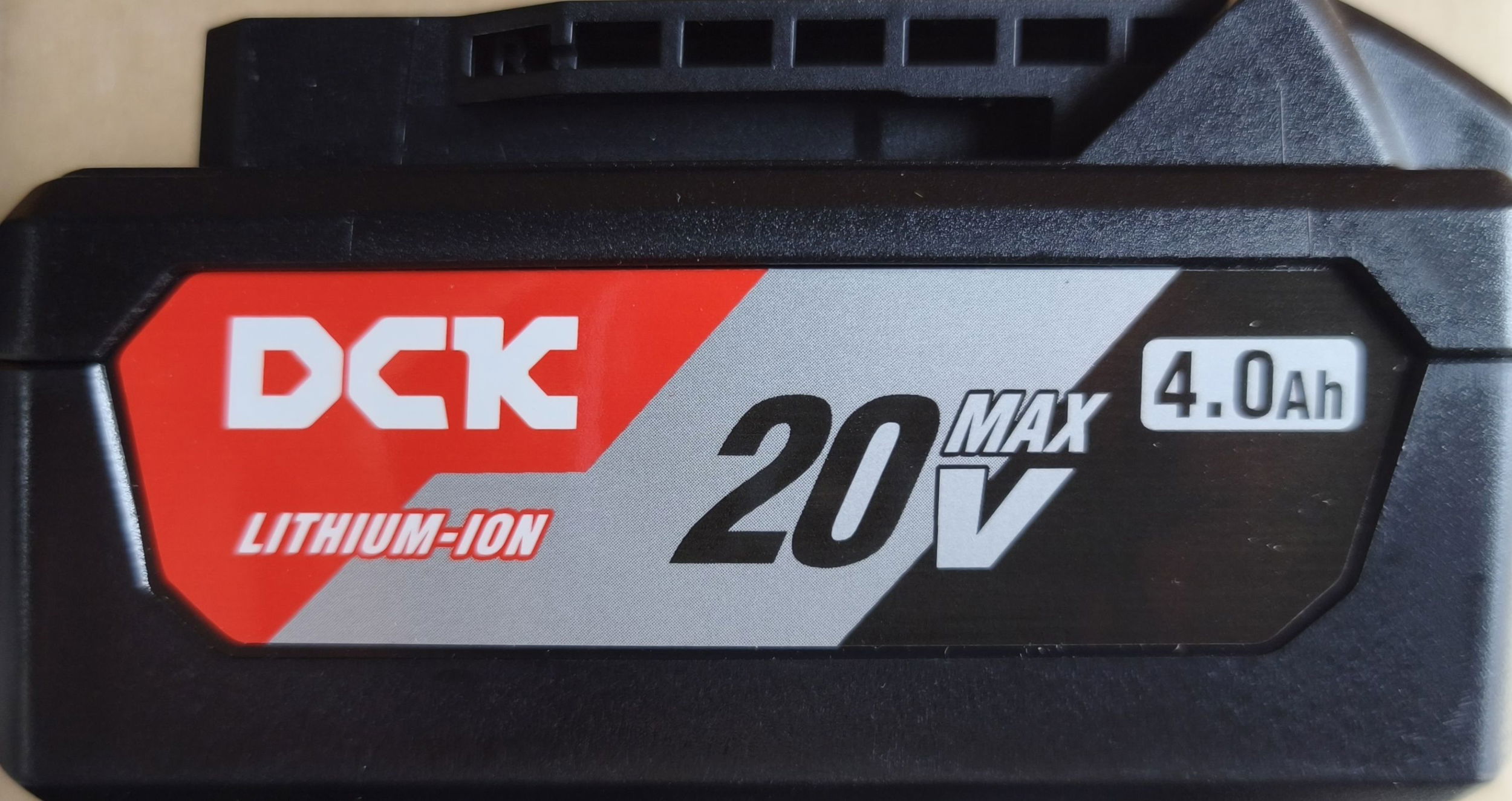 DCK Akkumlátor 4,0 Ah 20V termék fő termékképe